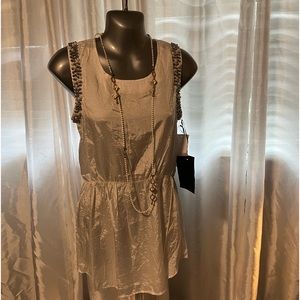 Love stitch pearl embellished sleeveless dress shirt